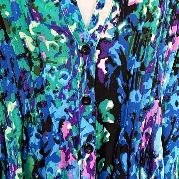 LA Cera Women's 1X Slinky Blouse Arsty Popover Colorful Pleats Stretch V Neck‎ - Picture 3 of 14